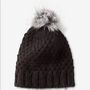 EXPRESS BLACK FAUX FUR POM KNIT THICK BEANIE